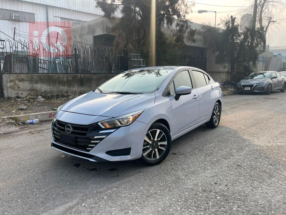 نيسان فيرسا